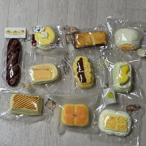 [BUNJANG] Handmade Chewy Toy - Daydream Studio Ladodo Sugar Bread Kevin Jurara / 수제 말랑이 시니스튜디오 데이드림 라도도 설탕빵 케빈 주라라 판매