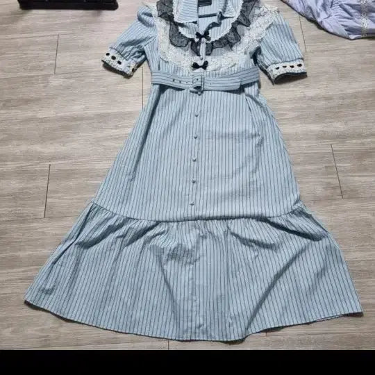 [BUNJANG] Stripe Lace Midi Dress / 스트라이프 레이스 원피스