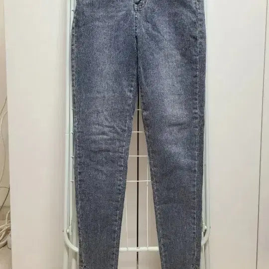 [BUNJANG] Washed Skinny Jeans with Slit Hem / 청바지 스키니진 워싱 슬릿