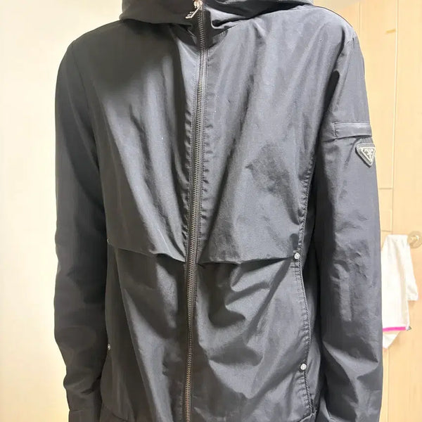 [BUNJANG] Authentic Prada Black Hooded Windbreaker Jacket / 정품 프라다 블랙 후드 바람막이