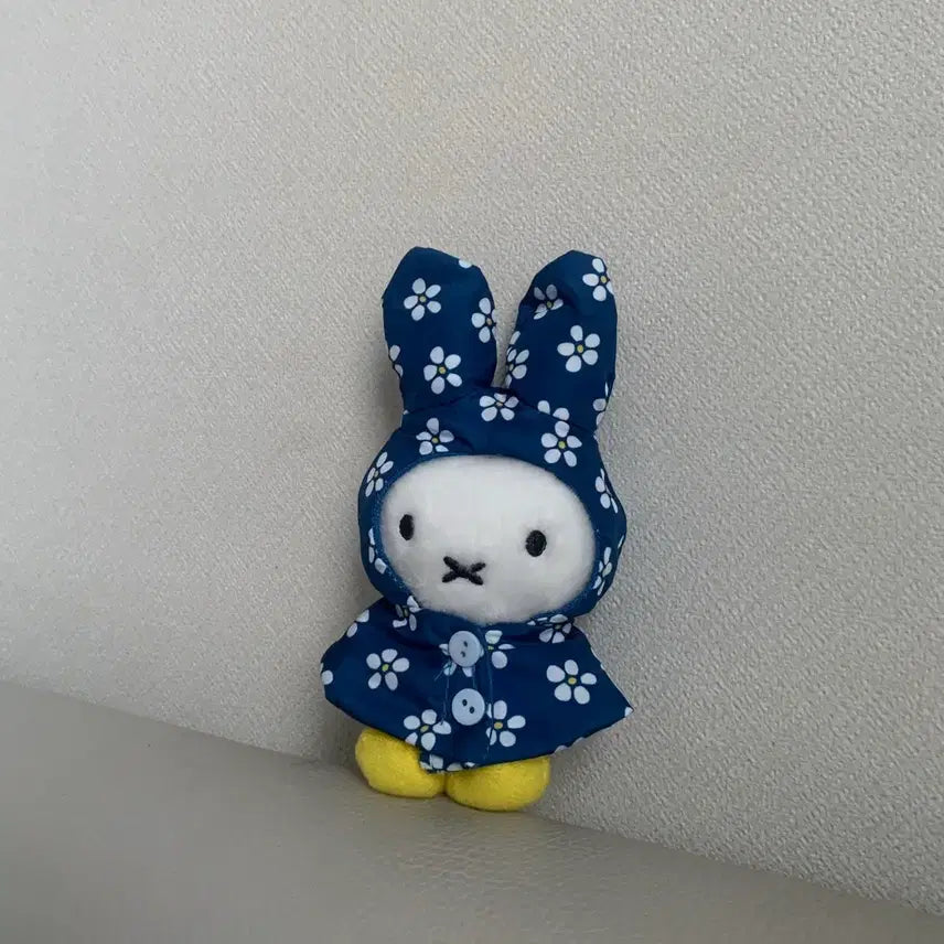 [BUNJANG] Miffy Flower Raincoat Doll Keychain / 꽃 우비 미피 인형 키링