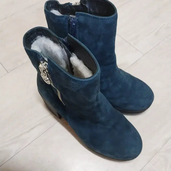 [BUNJANG] Blue Suede Ankle Boots with Fur Lining and Zipper Detail / 블루 스웨이드 앵클 부츠 털 안감 지퍼 장식