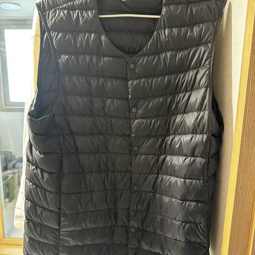 [BUNJANG] Uniqlo Lightweight Down Vest Black / 유니클로 경량 패딩 조끼 블랙