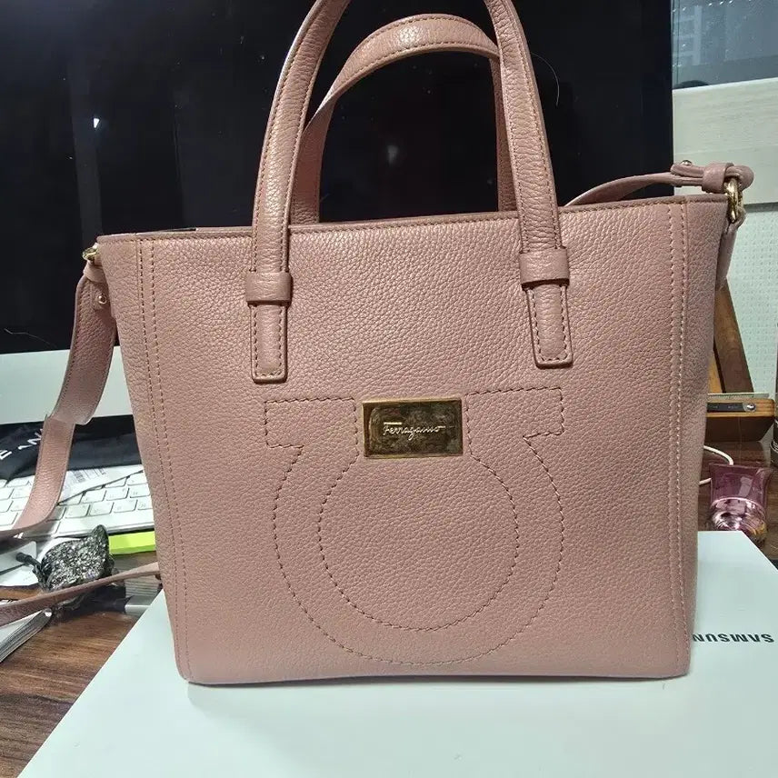 [BUNJANG] Salvatore Ferragamo Gancini Tote Bag Pink / 페라가모 간치니 토트백 핑크
