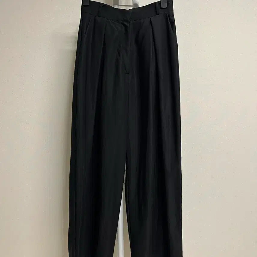[BUNJANG] Unless Black Silky Wide Two-Tuck Pants / 언레스 unless 블랙 실키 와이드 투턱 팬츠
