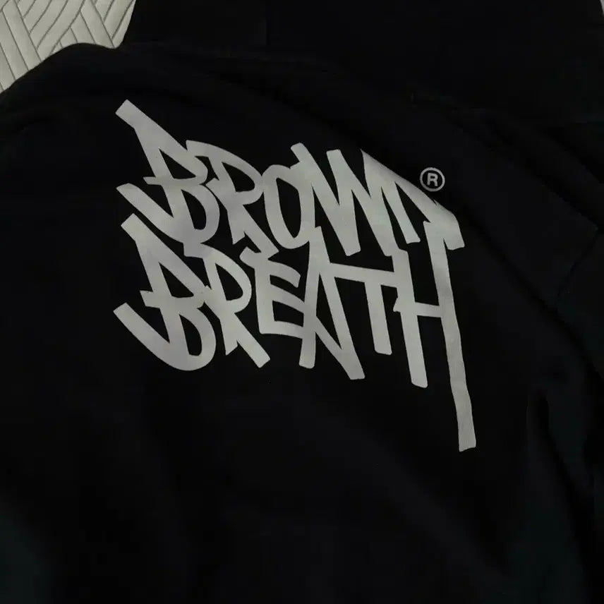 [BUNJANG] Brownbreath Logo Print Zip-Up Hoodie / 브라운브레스 후드집업