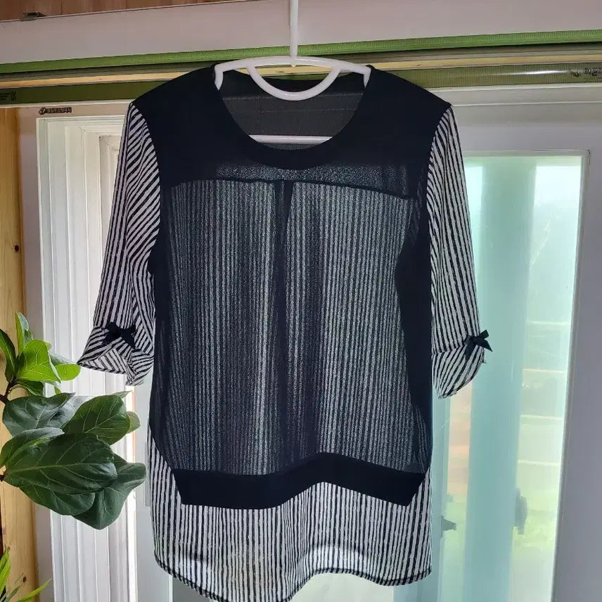 [BUNJANG] Striped See-Through Short Sleeve Summer Blouse / [ 스트라이프 시스루 반팔 여름 블라우스 ]