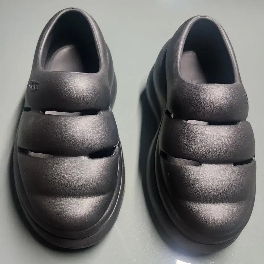 [BUNJANG] UGG Black Cozy Mule Slippers / ugg이지룩 푹신한 뮬 슬리퍼 블랙