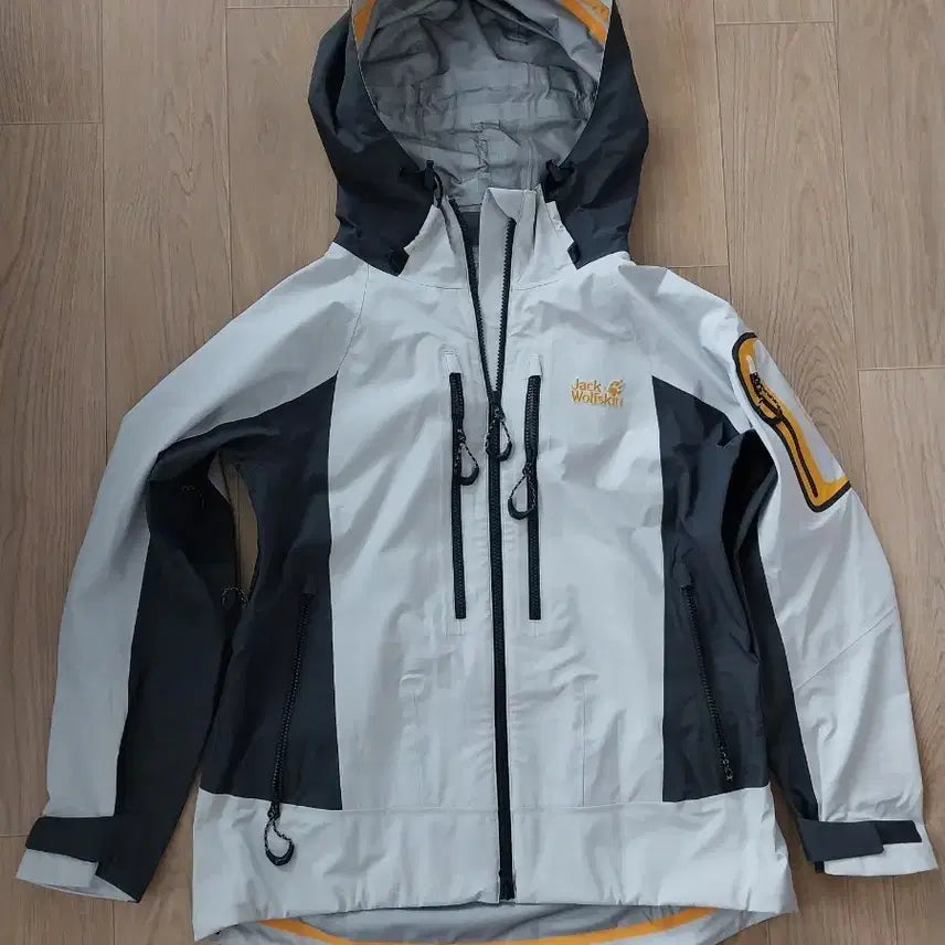 [BUNJANG] Jack Wolfskin Hard Mountain Jacket Gore-Tex Feel Women's Jumper / xxx 미사용 여성 잭울프스킨 하드마운틴 쟈켓 고어텍스느낌 점퍼