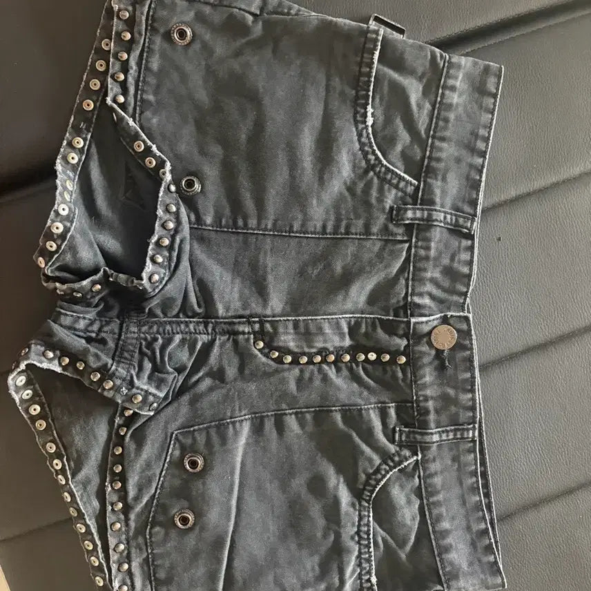 [BUNJANG] Zadig & Voltaire Studded Denim Shorts / 쟈긱앤볼테르 숏팬츠