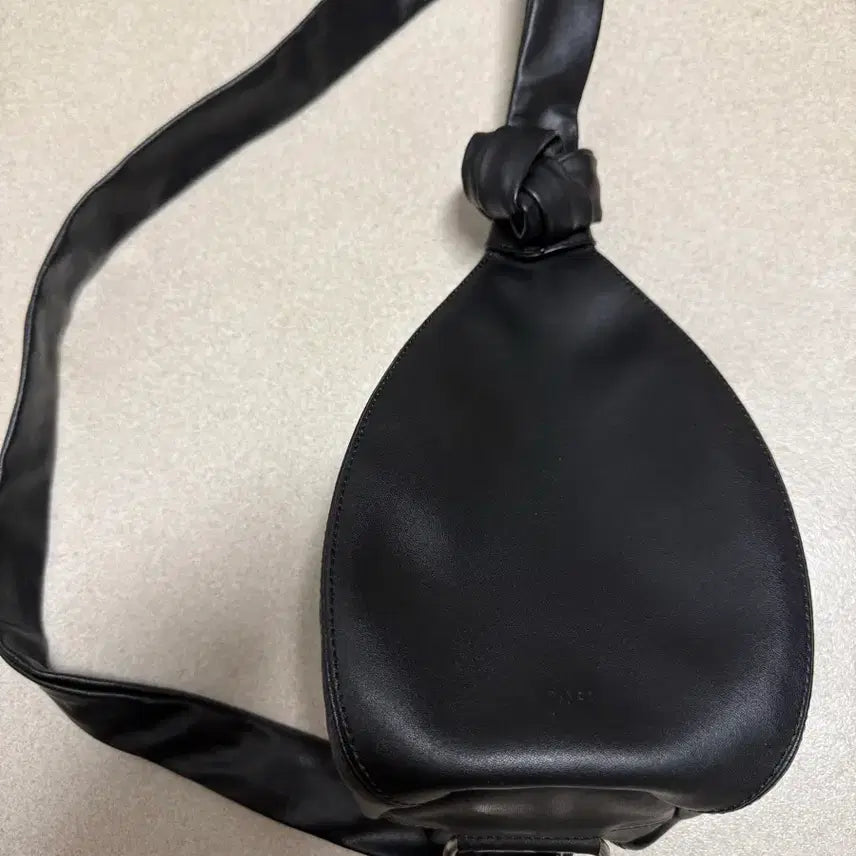 [BUNJANG] Amiet Amphora Bag / 휘에트 암포라백