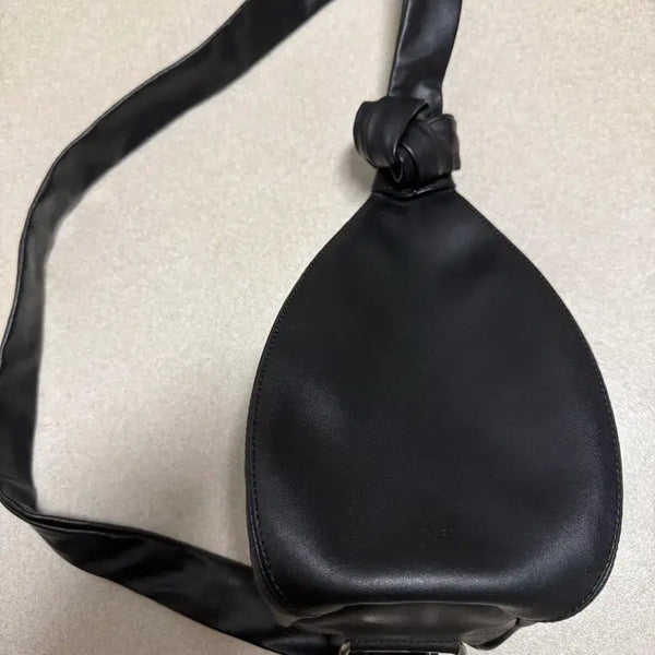 [BUNJANG] Amiet Amphora Bag / 휘에트 암포라백