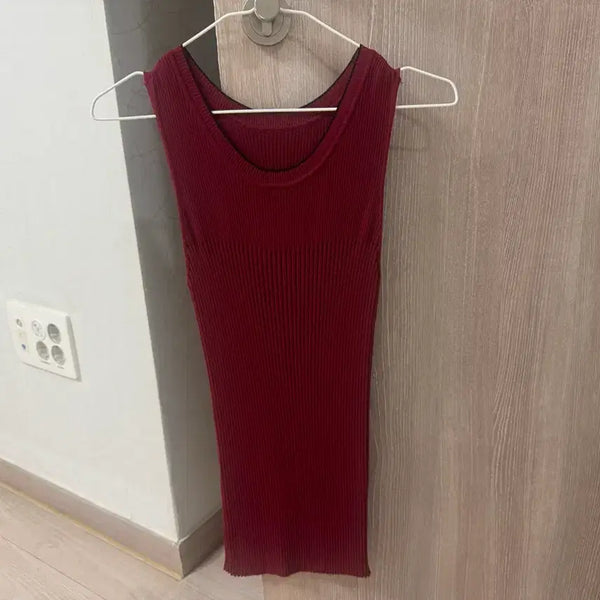 [BUNJANG] Ribbed Sleeveless Puff Blouse / 골지 민소매 ,퍼프 블라우스
