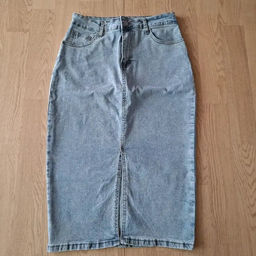 [BUNJANG] Light Wash Denim Midi Skirt with Front Slit - Size L (New) / 연청 앞트임 데님 스커트 L사이즈 (새상품)