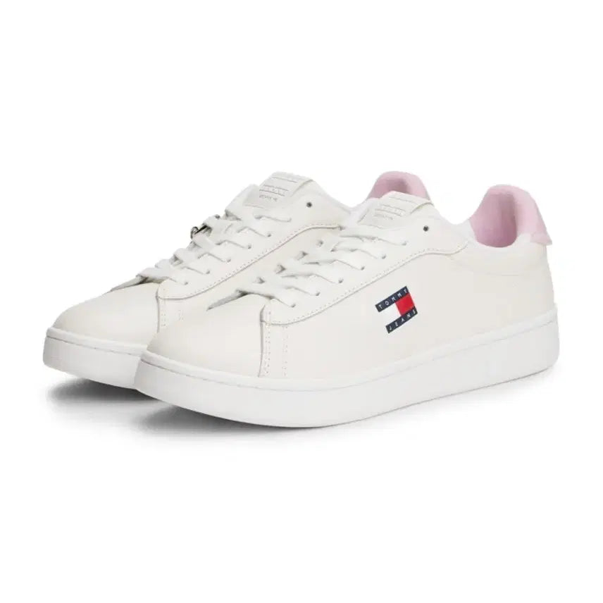 [BUNJANG] Tommy Hilfiger White Sneakers with Pink Heart Charm / 타미힐피거  스니커즈