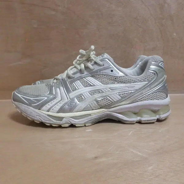 [BUNJANG] Asics Gel-Kayano 14 Silver Sneakers / 후루룩구제2 285 아식스 젤카야노14 실버 운동화 260711