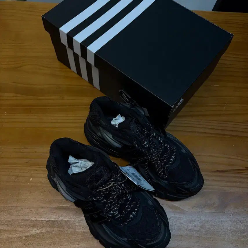[BUNJANG] Adidas x Pharrell Adistar Jellyfish Triple Black 270 / [270] 아디다스 x 퍼렐 아디스타 젤리피쉬 트리플 블랙