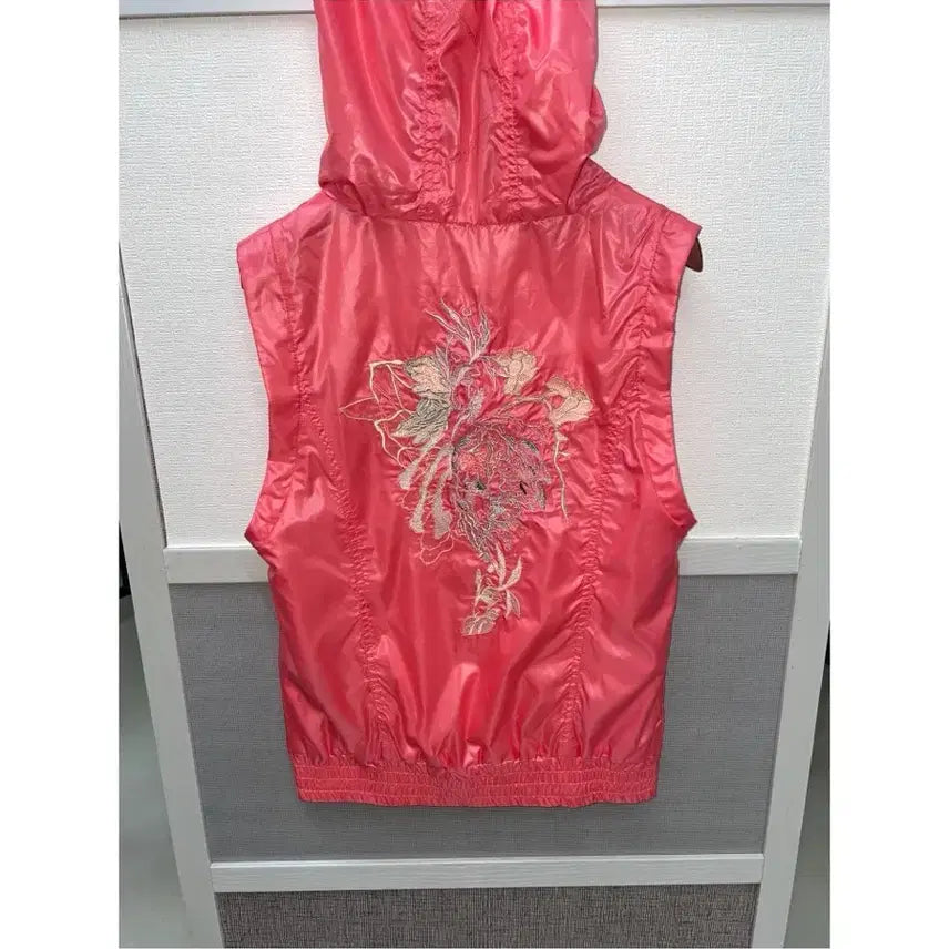 [BUNJANG] Y2K Butterfly Embroidery Reversible Windbreaker Vest / Y2k 버터플라이 자수 리버시블 바람막이 조끼