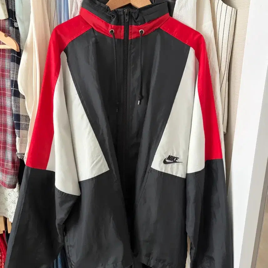 [BUNJANG] Nike Windbreaker Jacket Black White Red Size 100 / 나이키 바람막이 100