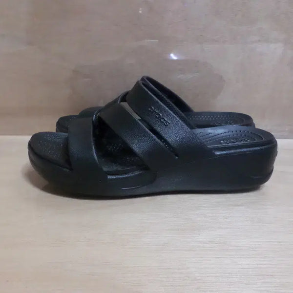 [BUNJANG] Crocs Strappy Wedge Slippers / 후루룩구제2 230 크록스 스트레피 웨지 슬리퍼 260711