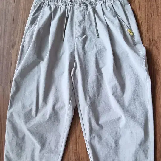[BUNJANG] National Geographic Beige Wide Fit Cargo Capris / 내셔널지오그래픽 베이지 와이드핏 카고 칠부바지