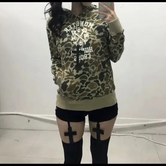 [BUNJANG] Uniqlo Japan Monster Hunter Collaboration Camo Hoodie / 유니클로 재팬 몬스터헌터 콜라보 카모 후드티