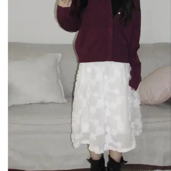 [BUNJANG] Burgundy Knit Cardigan with White Embroidery Skirt Set / 버건디 니트 가디건 흰색 자수 스커트