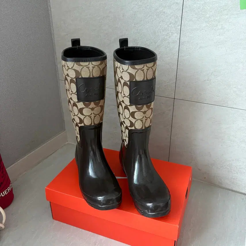 [BUNJANG] Coach Signature Pattern Rain Boots Brown / 코치 장화 레인부츠 시그니처 패턴 브라운