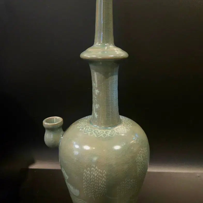 [BUNJANG] Goryeo Celadon Inlaid Willow and Waterfowl Motif Vase / 청자 상감 포류수금문 정병