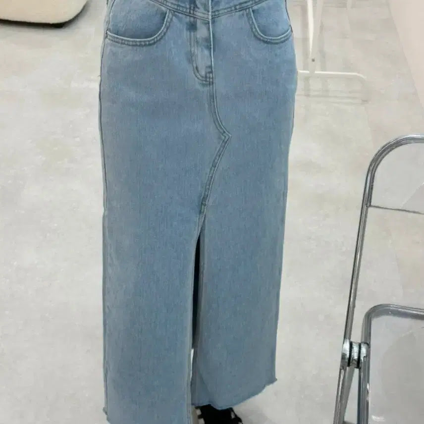 [BUNJANG] Light Wash Denim Skirt with Front Slit / 데님스커트