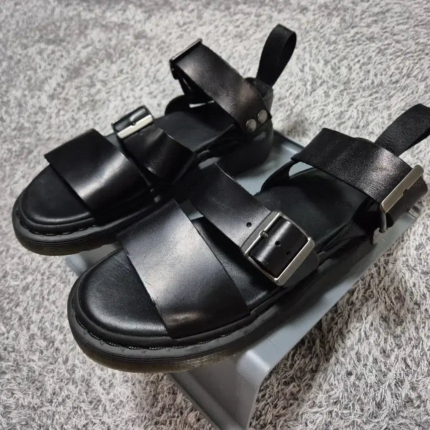[BUNJANG] Dr. Martens Gryphon Sandal Black UK 4 (230mm) / 닥터마틴 그리폰 샌들 UK4(230)