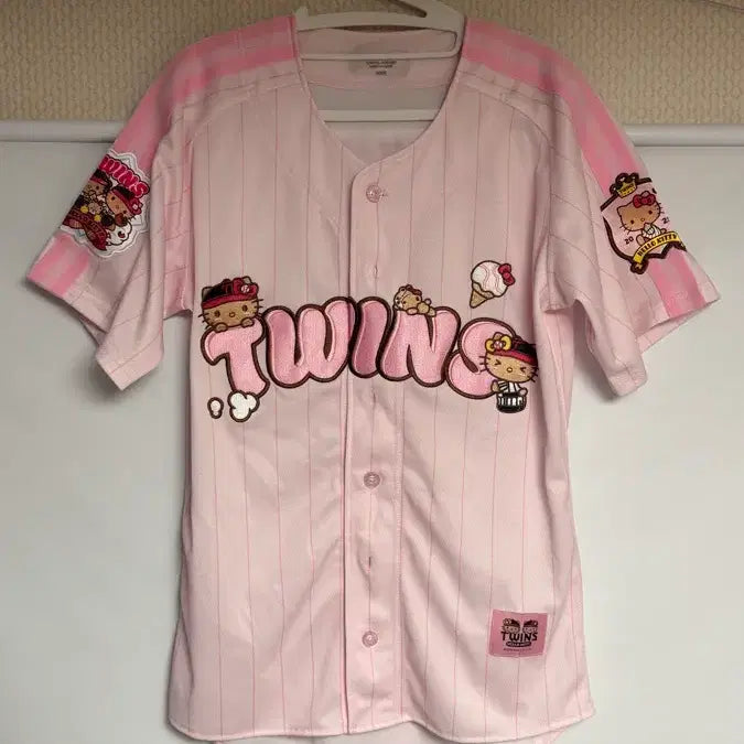 [BUNJANG] LG Twins x Tanning Hello Kitty 90s Pink Jersey / LG 트윈스 x 태닝 헬로 키티 유니폼 핑크 90S