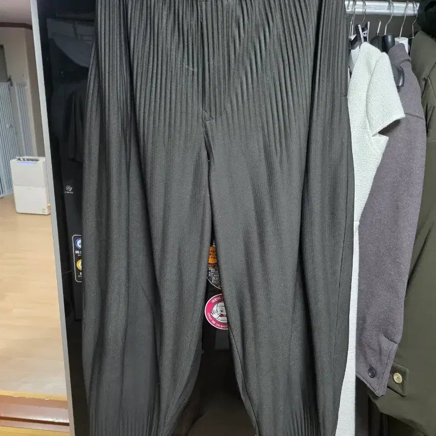 [BUNJANG] Homme Plissé Pleats Jogger Pants (Size 02) / 옴므플리세 바지 팝니다 02
