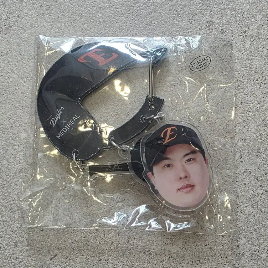 [BUNJANG] Hanwha Eagles Ryu Hyun-jin Medihill Carabiner Keychain / 한화 류현진 메디힐 카라비너 키링