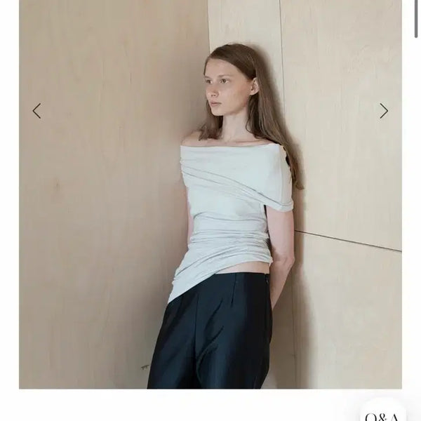 [BUNJANG] Ehre Off-Shoulder Top Light Grey / Ehre에레 소프트 오프숄더 탑 라이트 그레이