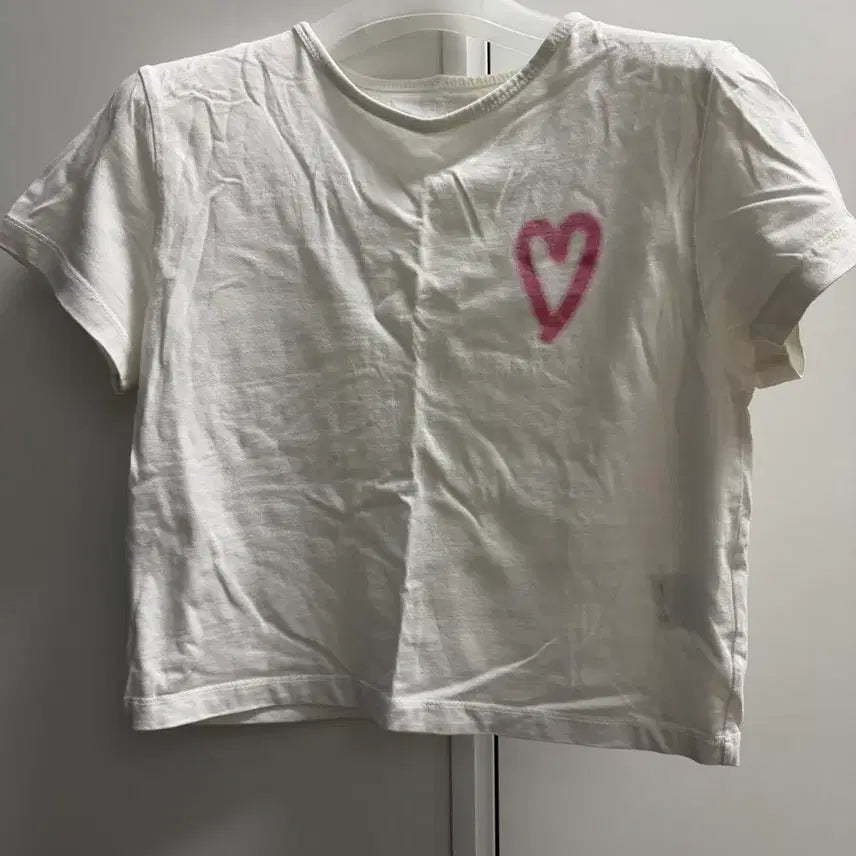 [BUNJANG] Heart Lettering Basic Cropped Short-Sleeve T-Shirt White / 하트 레터링 기본 크롭 반팔 티셔츠 흰색