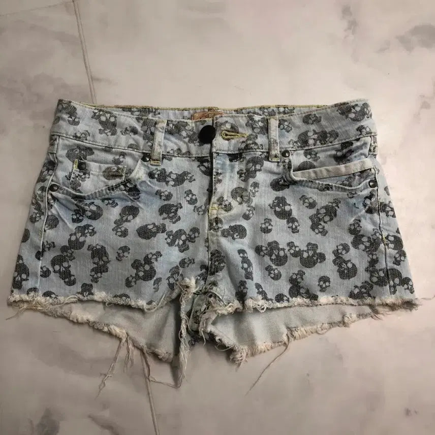 [BUNJANG] Vintage Skull Print Skinny Denim Hotpants / 빈티지 스키니진 핫팬츠 해골 프린트 데님 반바지