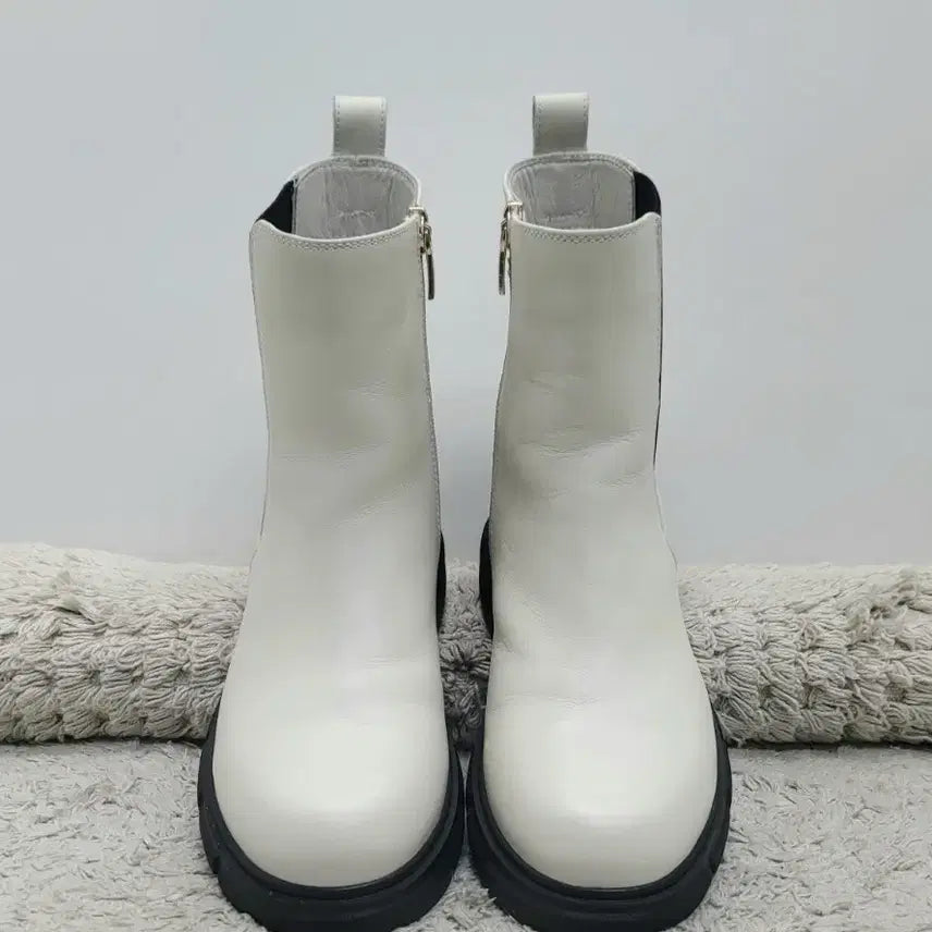 [BUNJANG] Aigner Leather Chelsea Boots Ivory 235 / 아이그너 aigner 레더 첼시부츠 아이보리 235