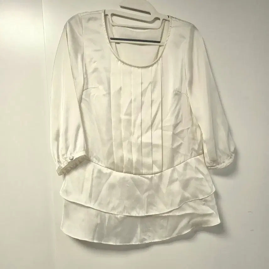 [BUNJANG] Ivory Pintuck Layered Ruffle Blouse / 아이보리 핀턱 레이어드 캉캉 프릴 블라우스