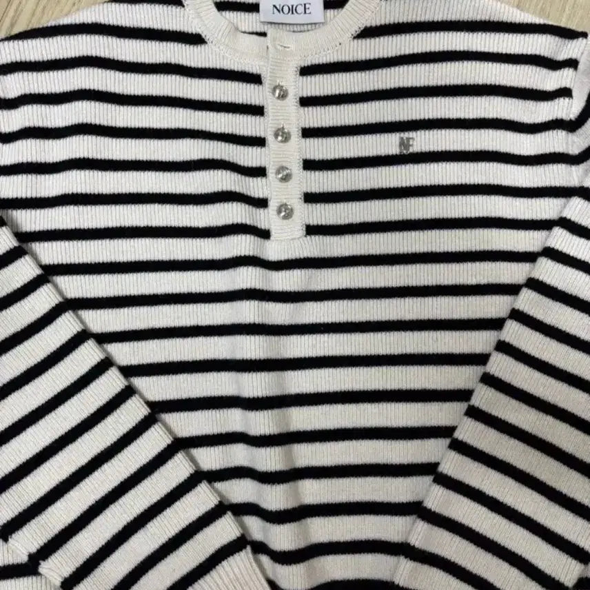 [BUNJANG] Noise Stripe Knit Sweater / 노이스 스트라이프 니트