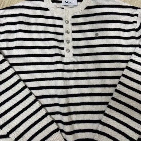 [BUNJANG] Noise Stripe Knit Sweater / 노이스 스트라이프 니트