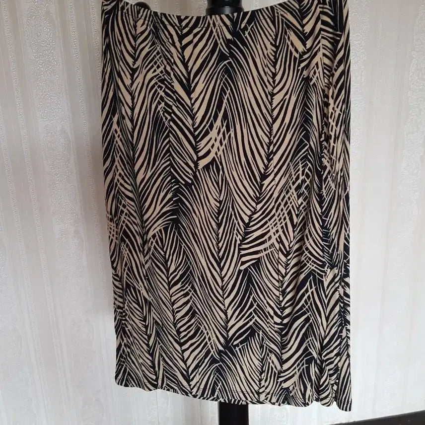 [BUNJANG] Elegant Leaf Pattern Long Skirt / 여성