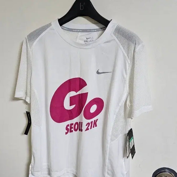 [BUNJANG] Nike Running Seoul 21K Short Sleeve Women's T-Shirt / 나이키 러닝 서울21k 반팔 여성새상품(710