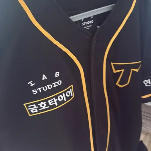 [BUNJANG] Jung Hae-young 105 Size IAB STUDIO Kia Tigers Jersey / 정해영 105 아이앱스튜디오