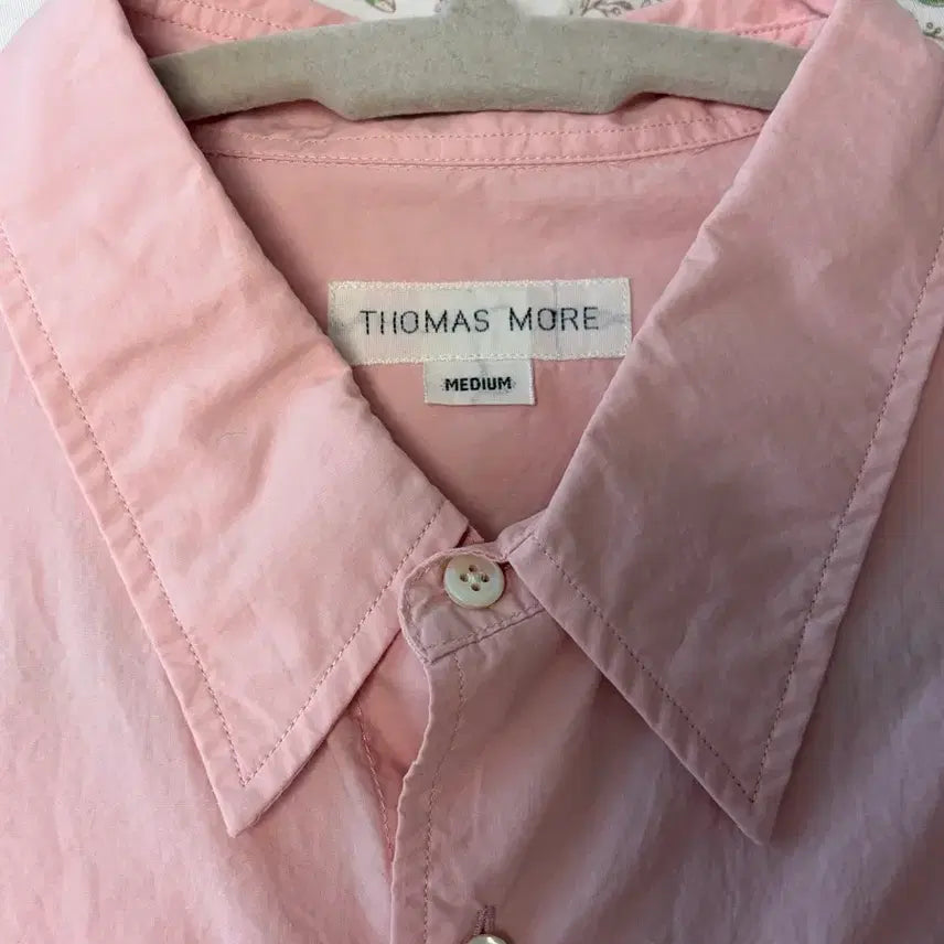 [BUNJANG] Thomas More Paper Shirt Strawberry Cream Medium / 토마스모어 페이퍼셔츠 판매합니다.