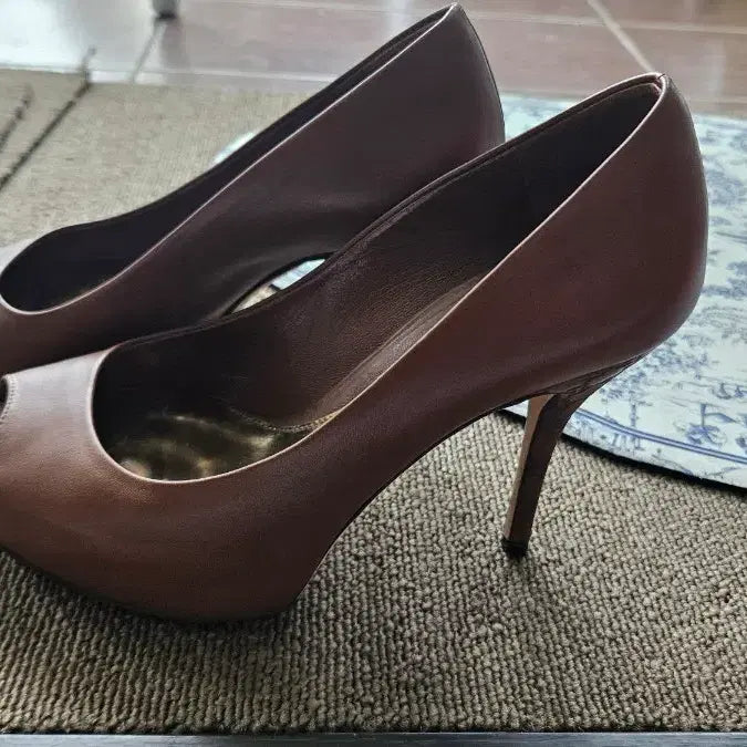 [BUNJANG] Gucci Patent Platform Heels Brown Size 230 / 구찌 페이턴트 가보시 힐 브라운 230