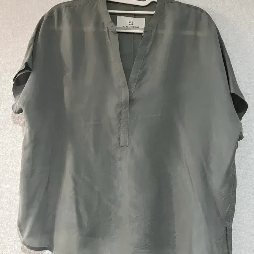 [BUNJANG] Monochrome Light Khaki Rayon Blouse Size 55 / 새제품 모노크롬 연카키 레이온 블라우스 55