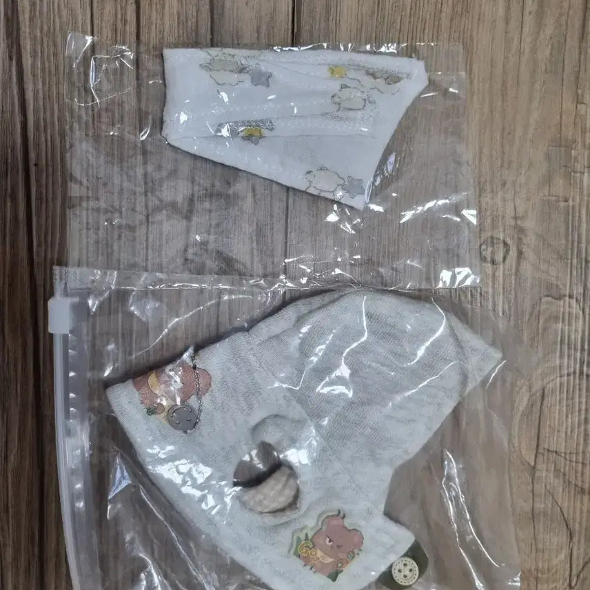 [BUNJANG] Tot's Rabbit Bear Milk Bear 20cm Doll Outer Vest / 토토즈 래빗베어 우유곰 아우터 조끼 20cm 인형옷