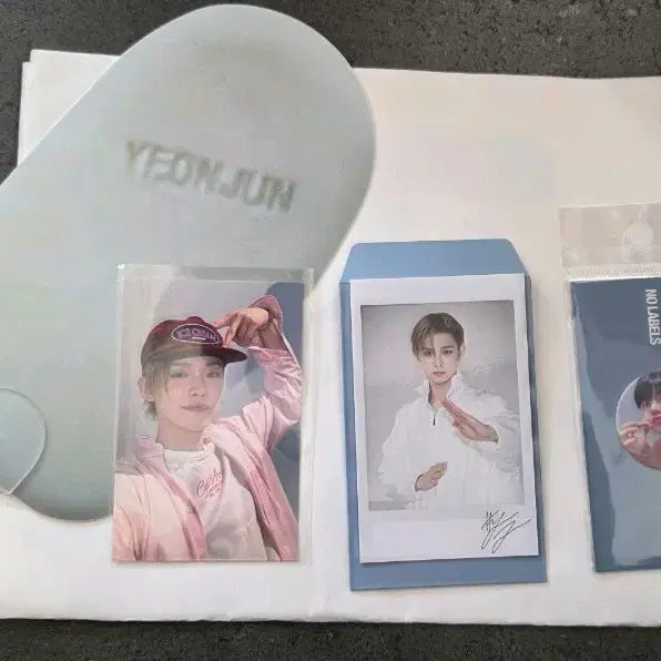 [BUNJANG] TXT Yeonjun Ice Cream Studio Photocard, Polaroid, Screen Cleaner, Fan Bundle Set / 투바투 연준 공방 포카 폴라로이드 액정클리너 부채  일괄
