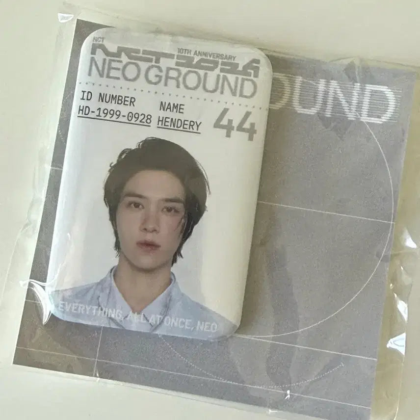 [BUNJANG] NCT 10th Anniversary Neo City ID Badge Hendery / 엔시티 10주년 팝업 네오그라운드 ID 뱃지 헨드리